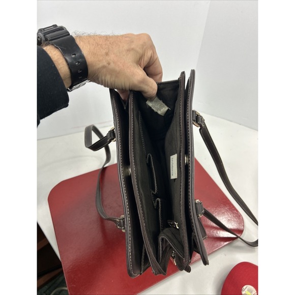 Liz Claiborne Brown Purse‎ Bag Shoulder Straps Zipper And Magnet Clasps. - Picture 6 of 10